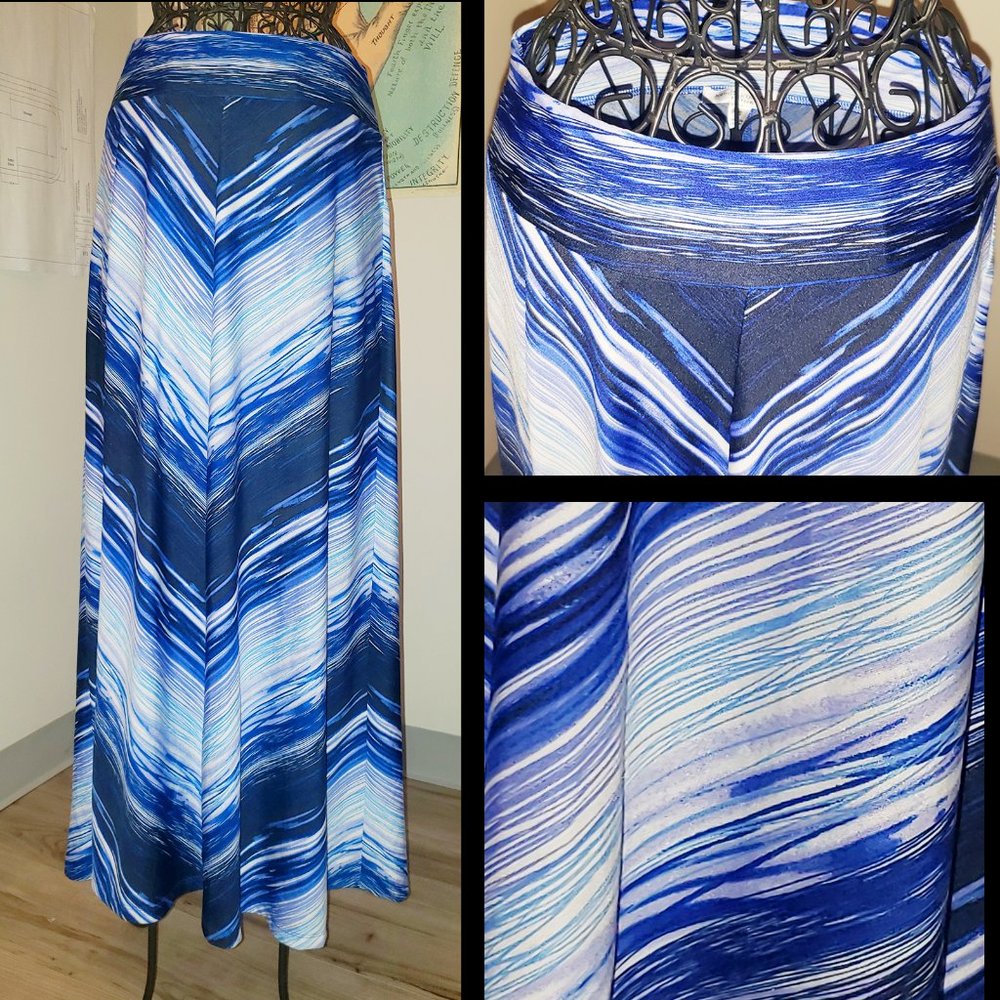 SOLD VTG Blue & White Chevron-Striped Maxi Skirt Bodycon Fit & Flair A Line S